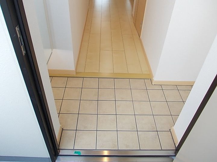 エクレセンス新富の玄関