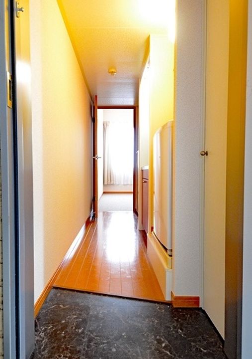 レオパレスSUNPATH寺尾の玄関