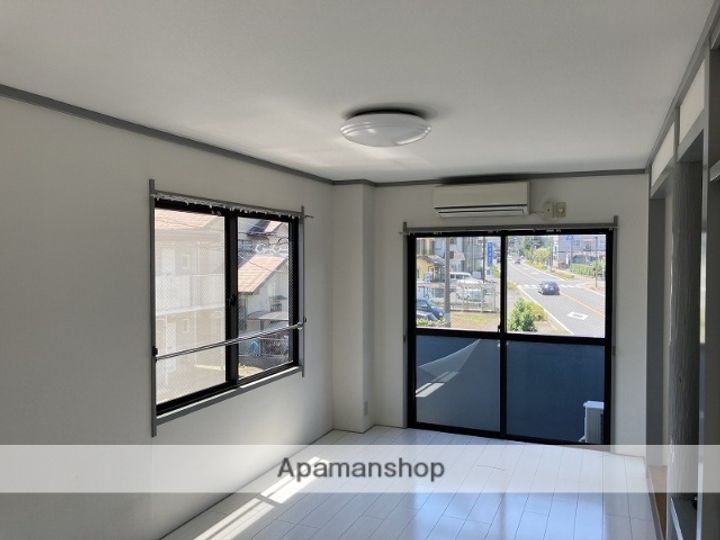 ヒルズ岡本の居間