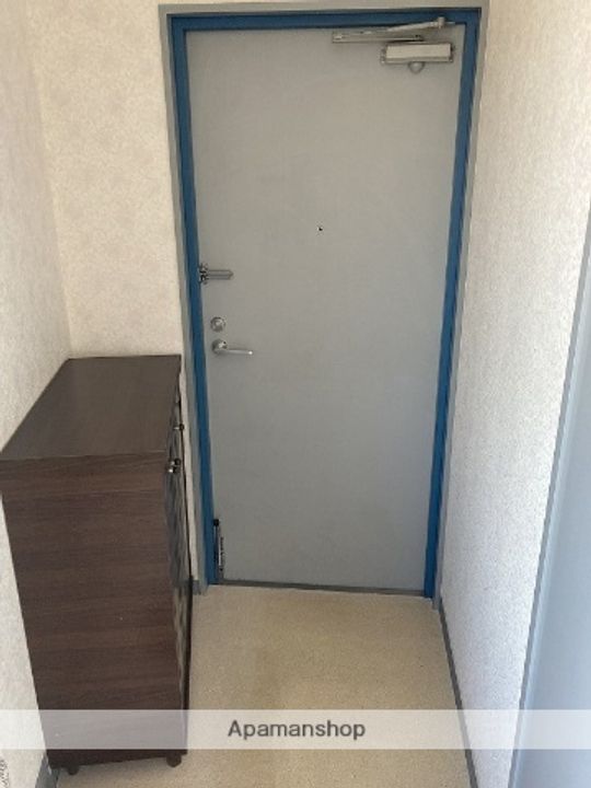 ヒルズ岡本の玄関