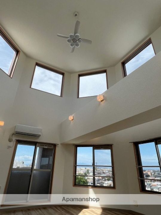 プレシャスイーストの内装