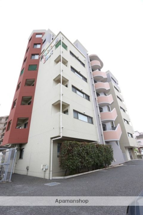 プレシャスイーストの外観