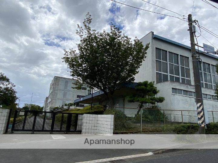 プレシャスイーストの周辺