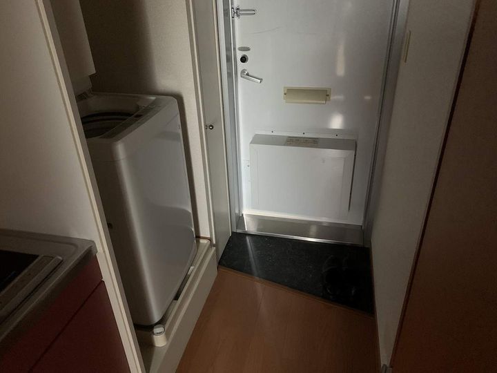 レオパレスコンフォールKの玄関