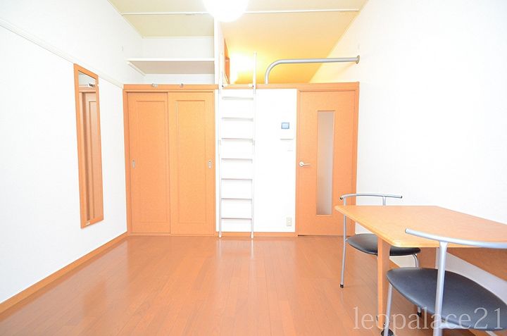 レオパレスラーク ヒルの居間