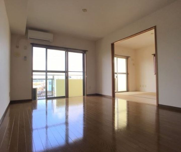 グランドゥール厚木407の居間