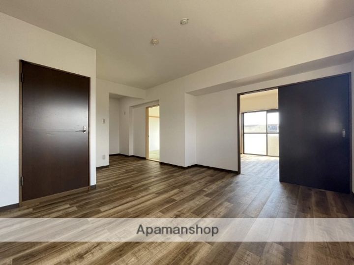 ウィスタリアⅡの居間