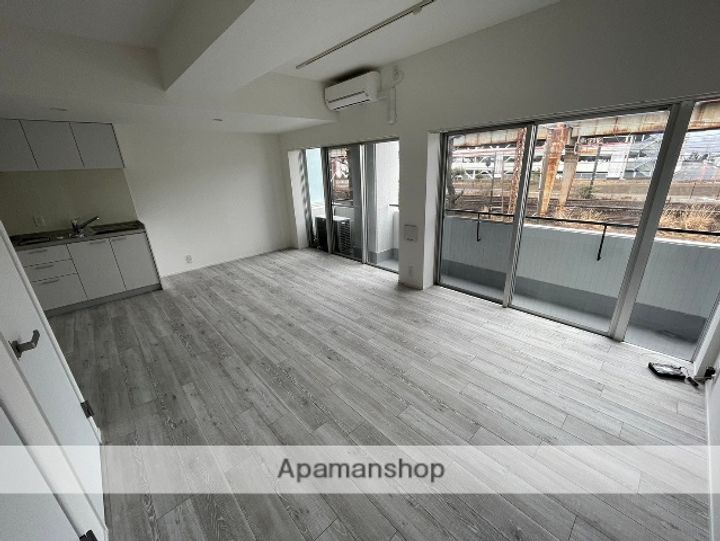 平塚スタービルの居間