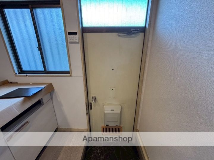 京和ハイツの玄関