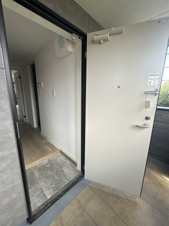 T&Fレジデンス南林間Aの玄関