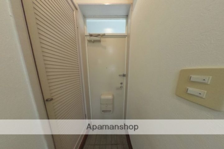 クレセント紫竹山の玄関