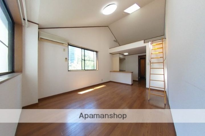 ハイツ己致子(ミチネ)301の居間