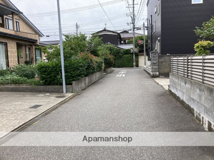 クレセントブルースカイの周辺