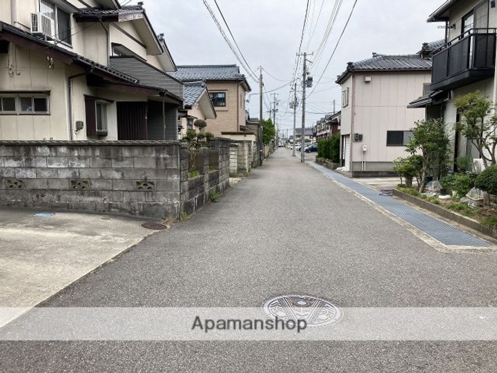 クレセントブルースカイの周辺