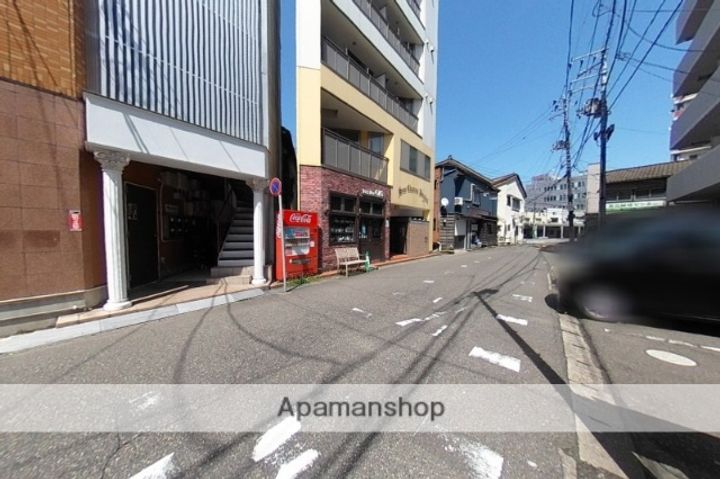 サンシャルム万代の周辺