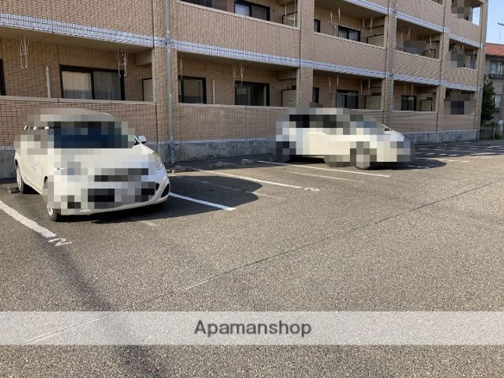 サンヘルメス尾山206の外観