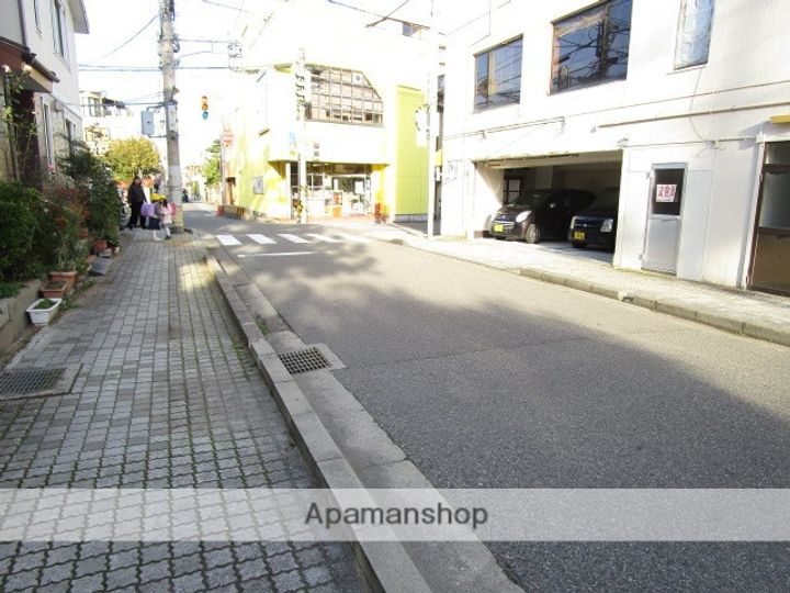 ドミシル旭町の周辺