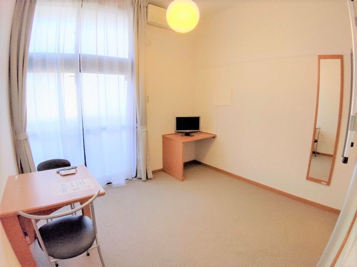 レオパレスブルーウイング206の居間