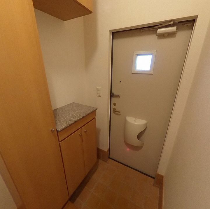 クレスト藤の玄関