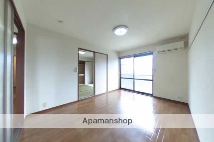 グッドライフ元町Dの居間