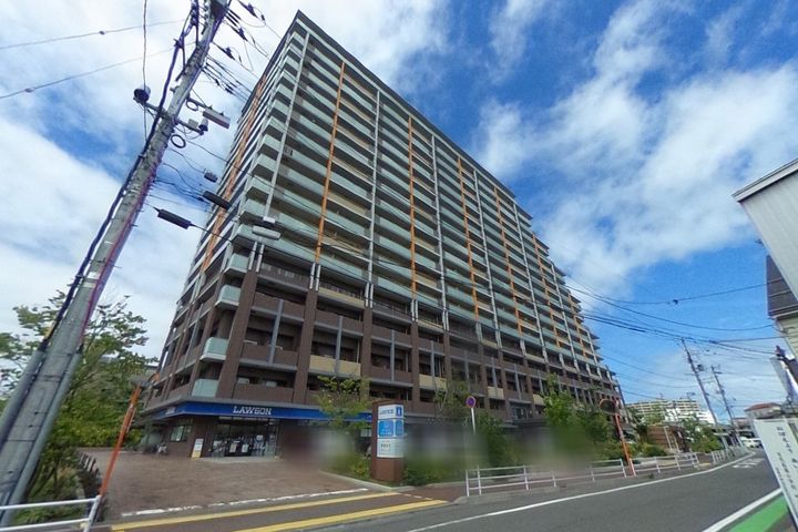 ロイヤルパークスER万代0705の外観
