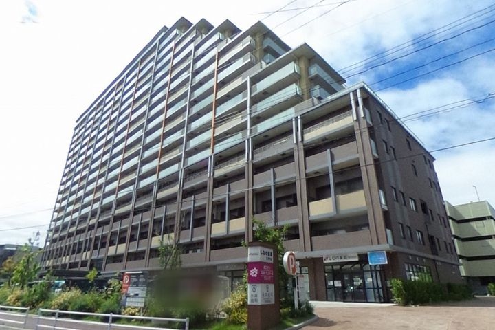 ロイヤルパークスER万代0705の外観