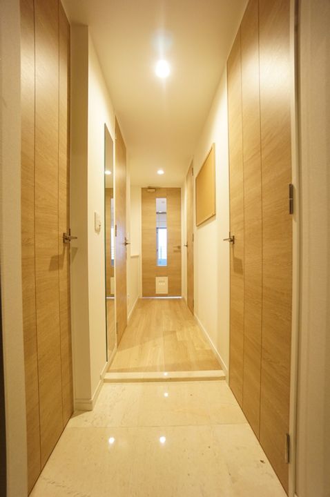 ロイヤルパークスER万代の玄関