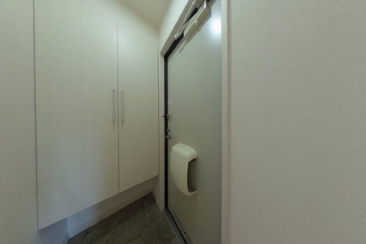 ファーストスクエア Cの玄関