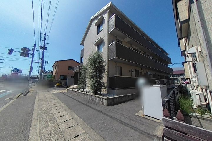 フロントコートの外観
