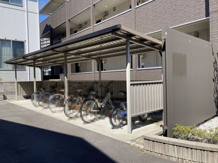 フロントコートの外観
