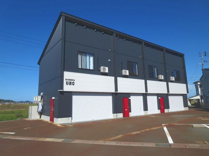 スクーデリアUNOS2の外観