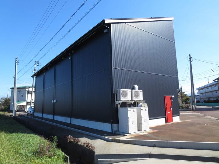 スクーデリアUNOS2の外観