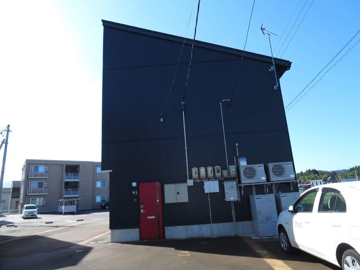 スクーデリアUNOS2の外観