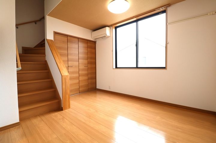 スクーデリアUNOS2の居間