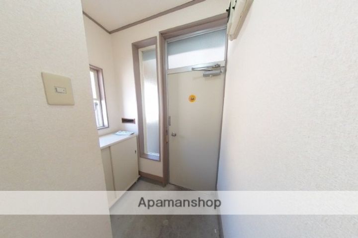 レジデンス・ナカジマA棟203の玄関