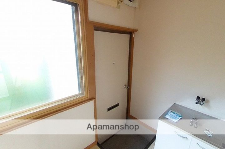 ドゥ・ラトゥール坂井103の玄関