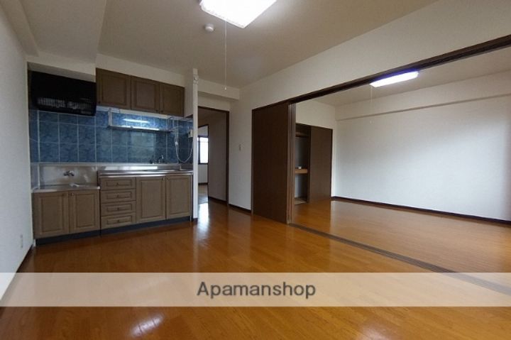 T&K寺尾前通205の居間