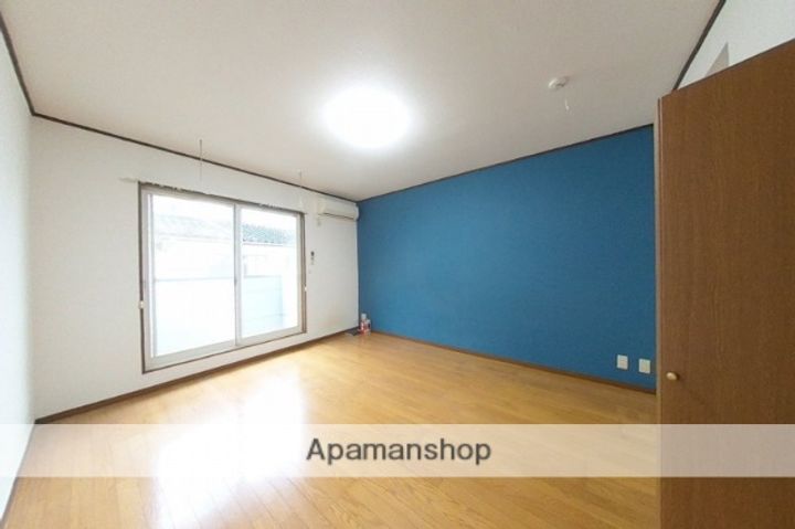 プレ・コート上新栄町102の居間