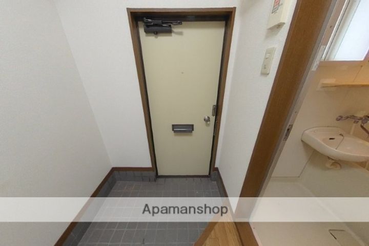 プレ・コート上新栄町102の玄関