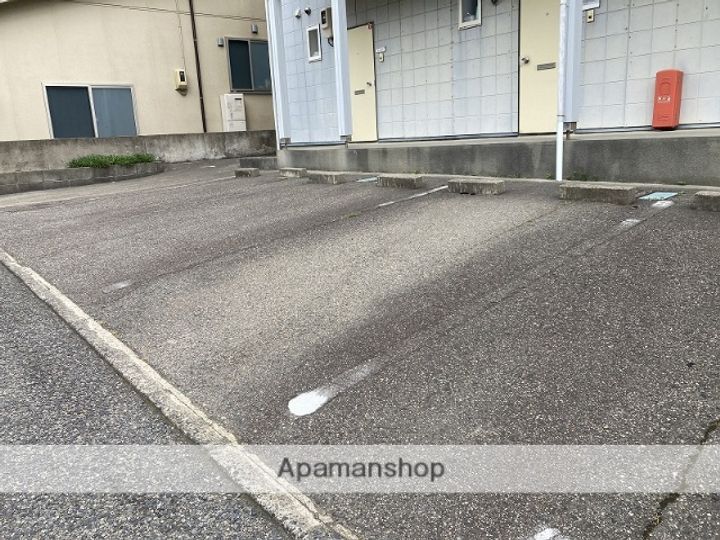 プレ・コート上新栄町102の外観