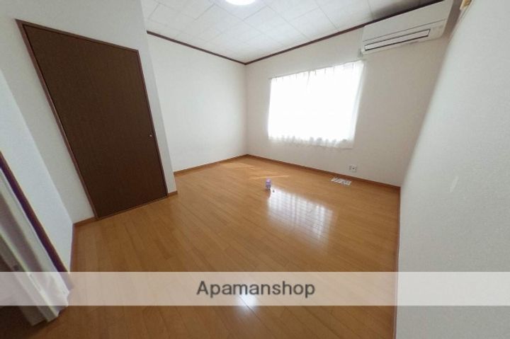 ライトコートMARUWAⅡ206の居間