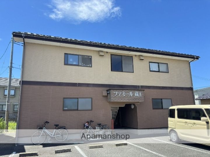 ファミール蔵B105の外観