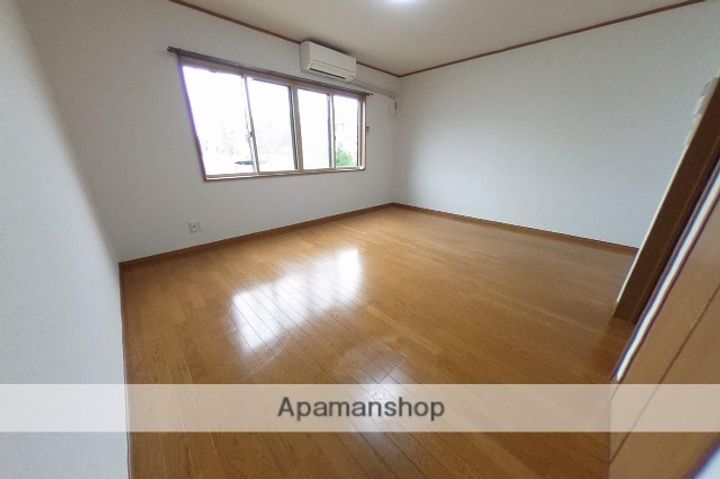 フォレストイン5の居間