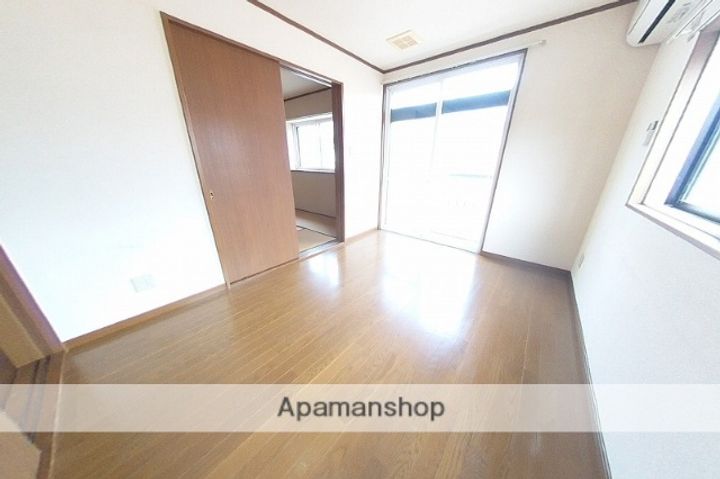 サンライズタウンF-3の居間