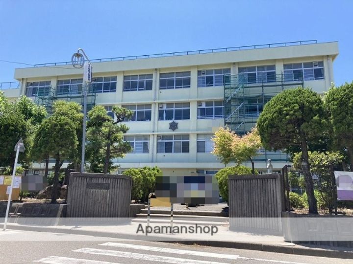 メゾンペリドットの周辺