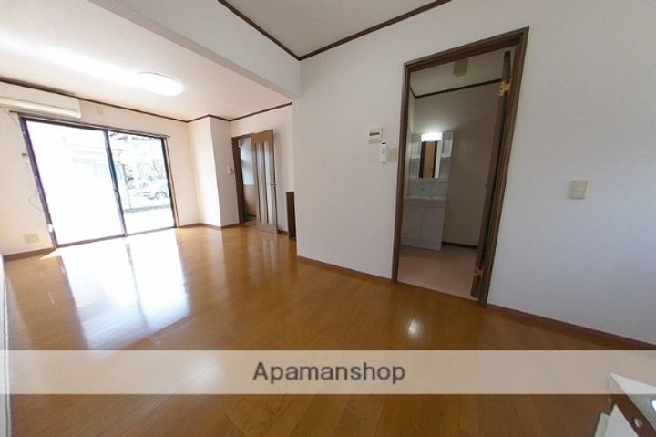 ラ・ファイエ102の居間