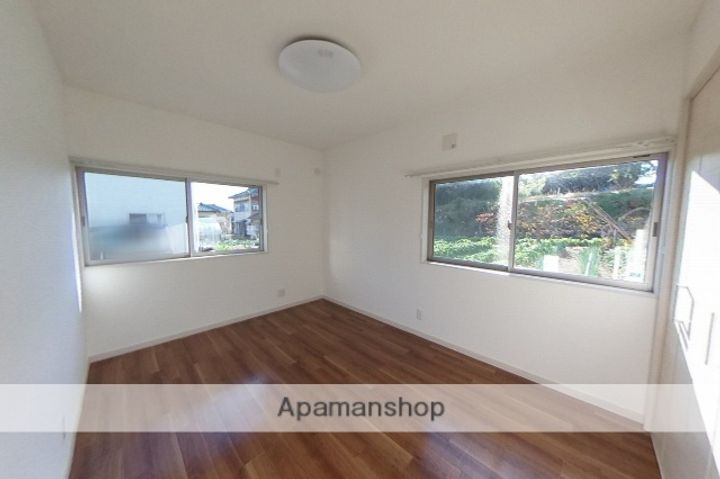 ルフィ寺尾B101の居間