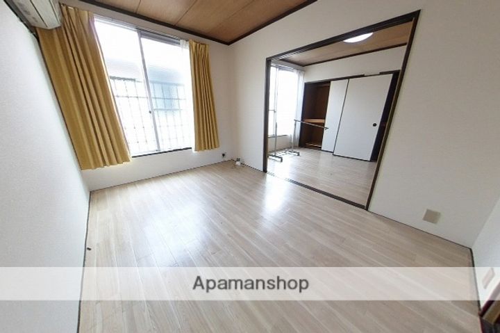 真砂ハイツの居間