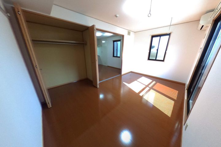 CREST西小針台の内装