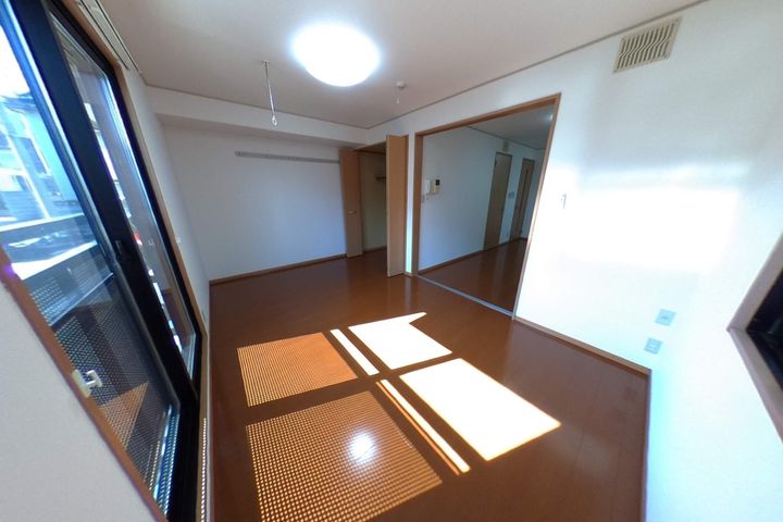 CREST西小針台の居間